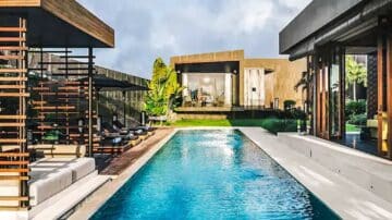 Modern contemporary 4 Bedroom villa near Echo Beach