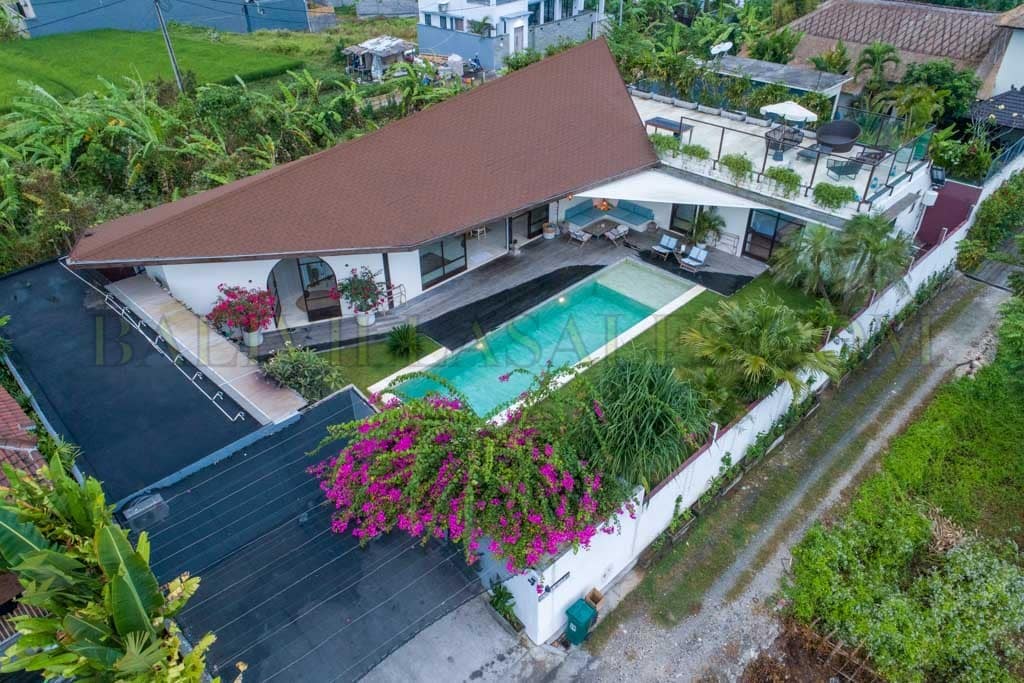 Stunning well designed 5 bedroom villa for sale leasehold in North Canggu.