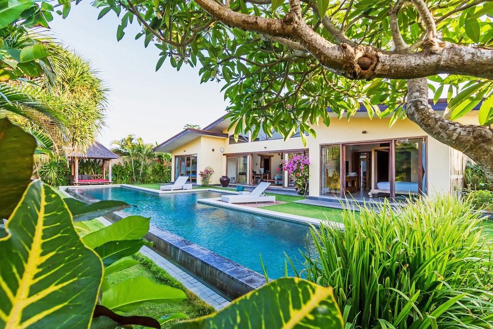 A MUST-SEE LEASEHOLD VILLA CLOSE TO SEMINYAK AREA