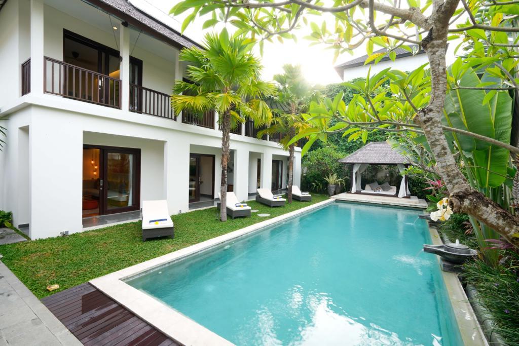 Contemporary Tropical Villa with Great Style
