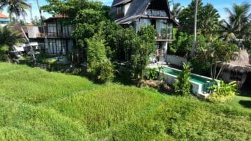 Family Retreat in Seseh, Bali with Stunning Rice Field Views